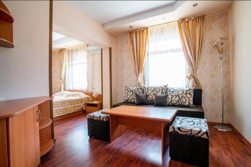 Hotel Раѝ à Hisarya Extérieur photo